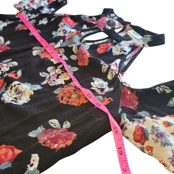 Daytrip Floral Cold Shoulder Keyhole Blouse Black Red White Boho Top L - Picture 7 of 9